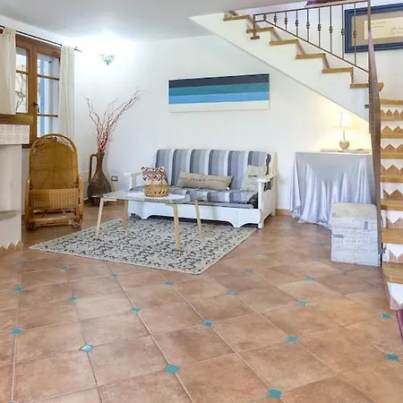 Josephine Con Piscina E Parco Per 8 Ospiti