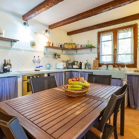 Josephine Con Piscina E Parco Per 8 Ospiti *