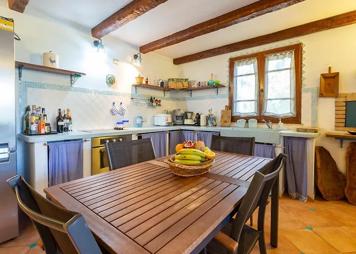 Josephine Con Piscina E Parco Per 8 Ospiti *