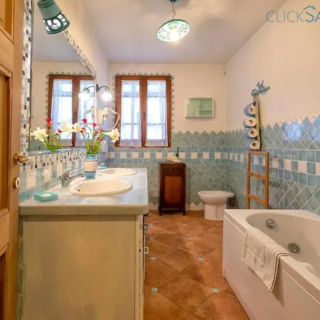 Josephine Con Piscina E Parco Per 8 Ospiti *