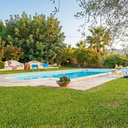 Josephine Con Piscina E Parco Per 8 Ospiti
